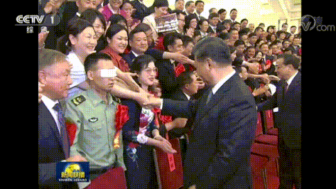 新闻联播动人一幕！他向习近平敬上特殊军礼