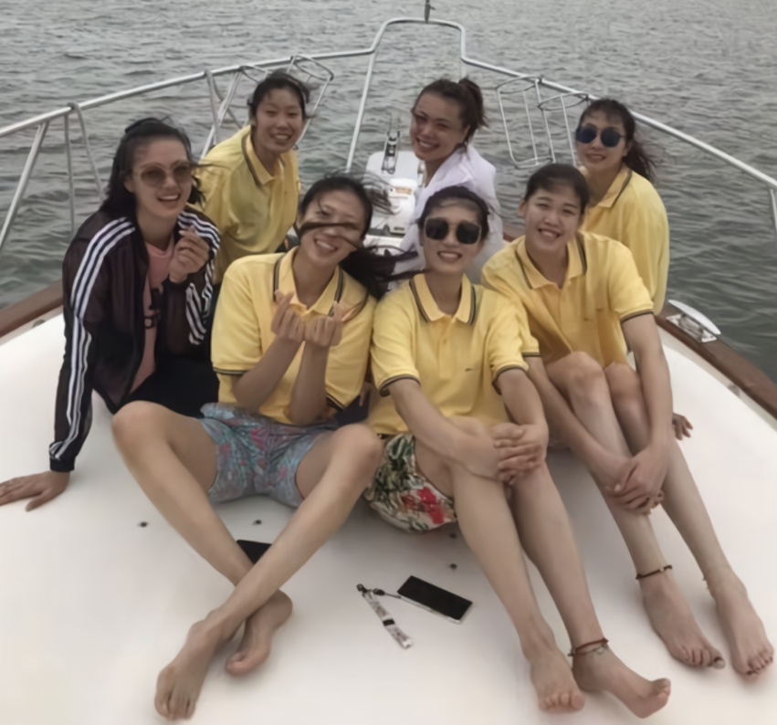 郎平又打心理战！女排7大核心罕见疯玩