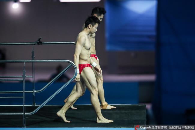 游泳世锦赛曹缘陈艾森男双十米台摘金 戴利铜牌