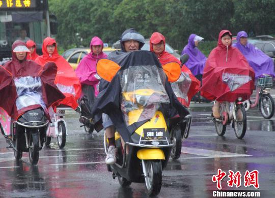 西南等地有分散性强降雨 台风“丹娜丝”将接近台湾岛