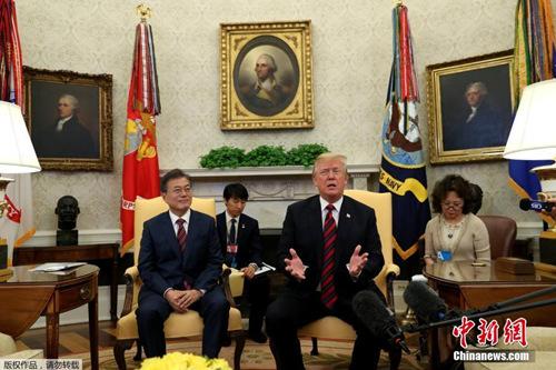 资料图:韩国总统文在寅与美国总统特朗普。 资料图:韩国总统文在寅与美国总统特朗普。