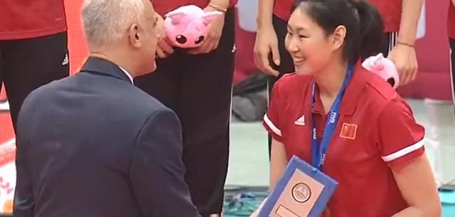 了不起！中国女排4人入选最佳阵容，朱婷MVP，全队获奖金448万