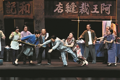 粤剧《七十二家房客》观众反响热烈“从头笑到尾”
