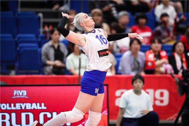 女排七仙女打满3局横扫俄罗斯！三场3-0登积分榜第一，郎导太强了