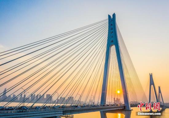 桥梁、高铁、港口…交通行业打造靓丽“中国名片”