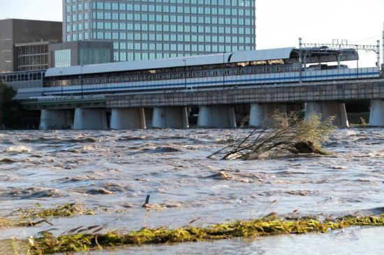 台风“海贝思”袭日致河流泛滥交通瘫痪 至少35死