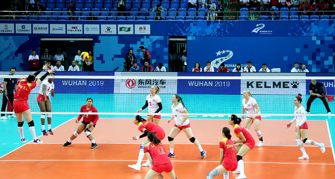 军运会开门红！中国女排3-0完胜美国队，刘晏含和袁心玥爆发
