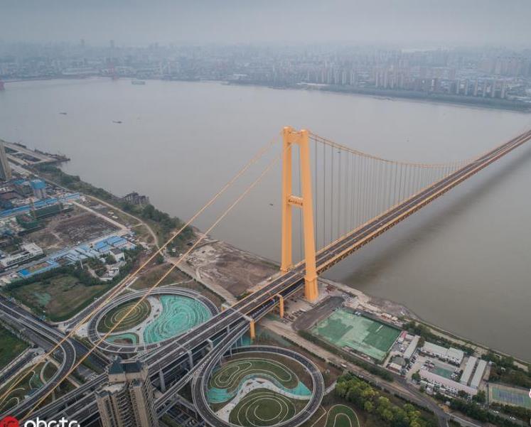 世界上跨度最大双层悬索桥正式通车