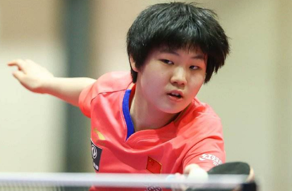 国乒15岁小将打疯了！2个3:0双线晋级！4:8落后轰7:0吊打东道主