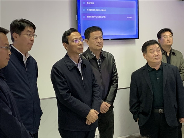 荣红智到区融媒体中心调研并看望慰问新闻工作者