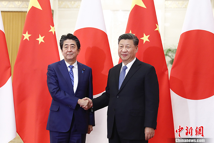 习近平会见日本首相安倍晋三：加强政治引领，推动中日关系再上新台阶