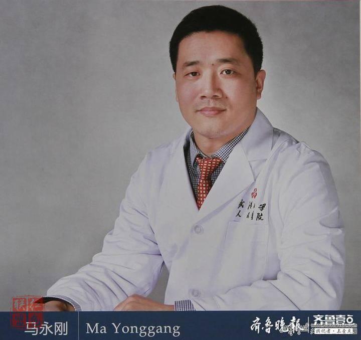 看到防护服上写着“马永刚”，他才知道爸爸一直在骗他
