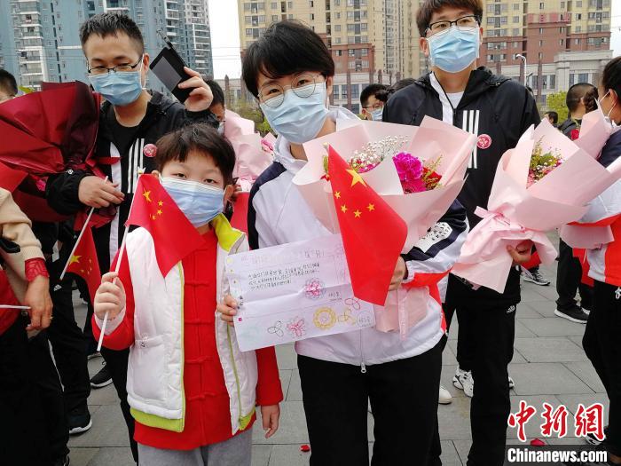 山东援助湖北医疗队员张静静因突发心脏骤停抢救无效去世