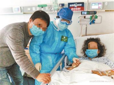 母子同期感染新冠肺炎住院 儿子愈后给妈妈当“护士”