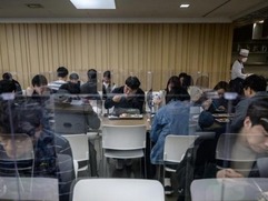 韩国确诊10512例 违反居家隔离政策者须戴电子手环