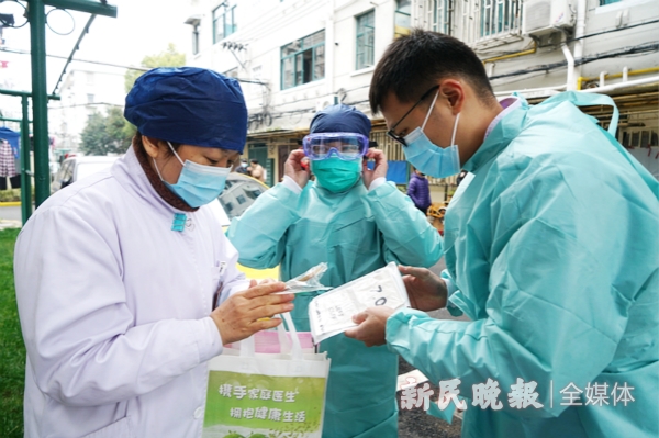 让制度站在英雄前面