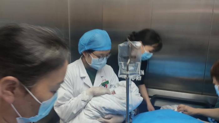 六一儿童节，抗疫烈士彭银华的孩子在武汉出生