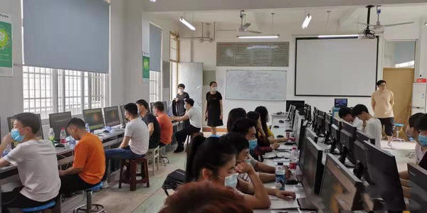 “千校万岗”精准服务大学生就业
