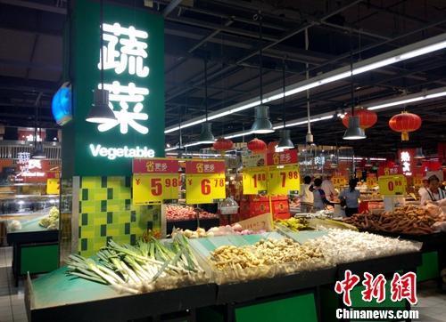 资料图：北京某超市里的蔬菜区。<a target='_blank' href='http://www.chinanews.com/' >中新网</a>记者 李金磊 摄
