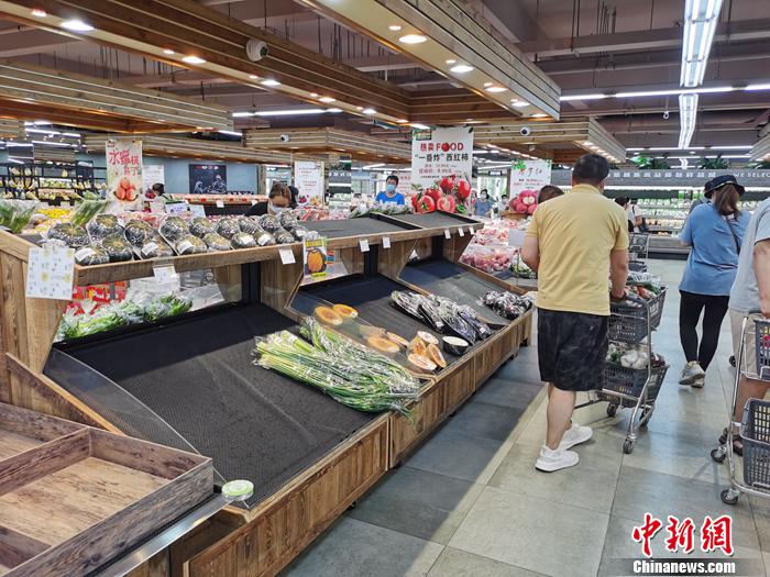 果蔬好超市部分蔬菜卖光。<a target='_blank' href='http://www.chinanews.com/' >中新网</a>记者 李金磊 摄