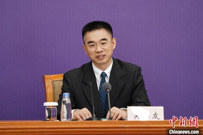 吴尊友：目前尚无病例是通过消化道感染新冠病毒