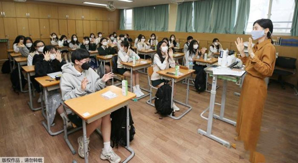 韩国中小学最后一批学生返校 家长忧校园群聚性感染