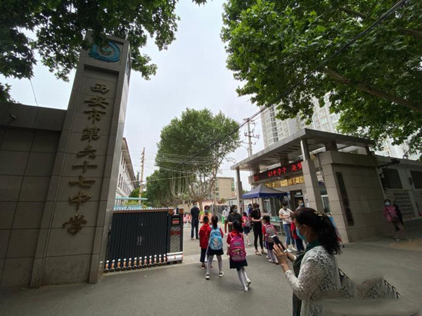 西安一小学生校内被车撞身亡 警方：系司机操作不当