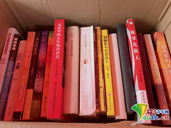 高校开设“军训图书角”，让不能参训的同学不再无聊