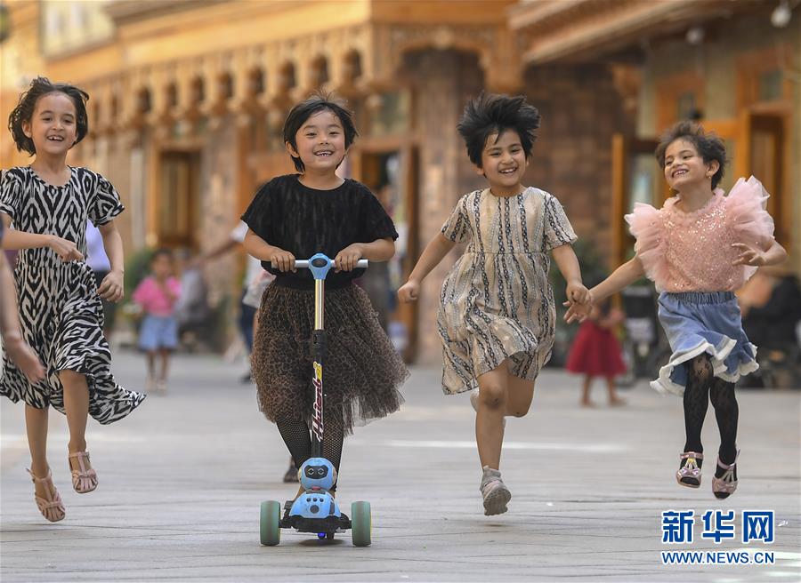 （新华全媒头条·图文互动）（9）旗引天山南北 谱写发展新篇——以习近平同志为核心的党中央关心新疆工作纪实 