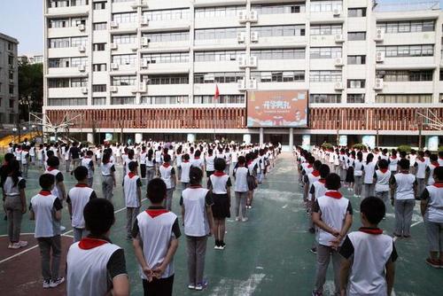直击武汉百万中小学、幼儿园学生开学首日