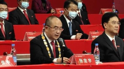 张定宇回母校做报告： “希望我能用残缺的身体燃烧出的微弱之光，疗愈世间的伤痛！”