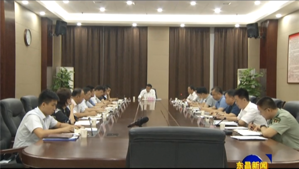 荣红智主持召开区委常委会会议