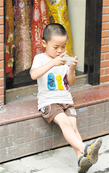 管娃玩手机就像打怪 爸妈如何闯关升级?