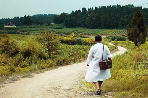 医学专业毕业生可免试申请乡村医生