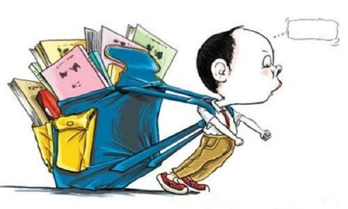 孩子的书包该怎么背？