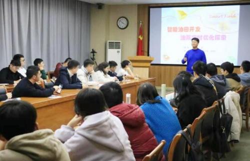 红包、火锅、年夜饭，高校为留校学生“花式送温暖”