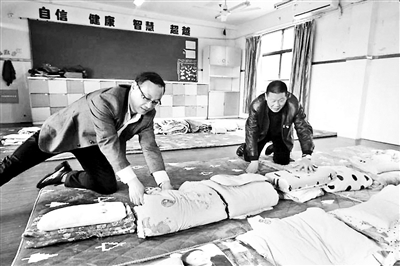 多地学校午休课让学生午休“躺睡” 专家称对孩子成长有积极意义