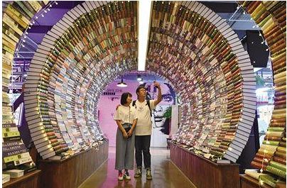 “打卡”网红书店，入眼更要入心