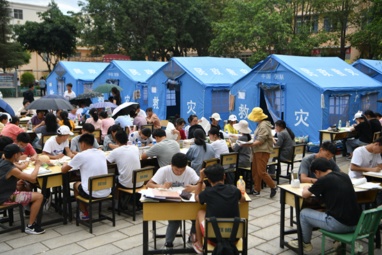 云南漾濞县高三学生今日复课备战高考