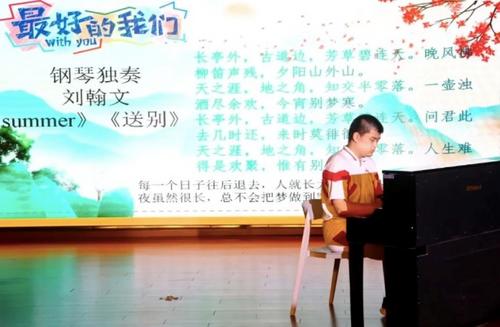 重症眼疾学子高考做“大字卷”考了687分，他说天无绝人之路
