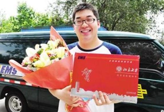 仅一所大学坚持手写通知书，张张出自书法家，堪称艺术品值得珍藏