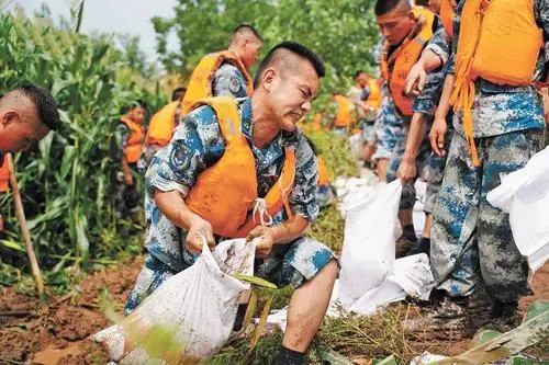 8000余名人民子弟兵持续奋战河南抗洪一线