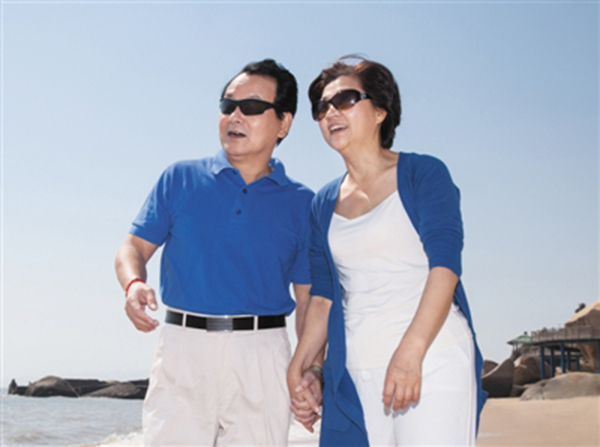 白内障竟能“晒”出来 夏日出行也要给眼睛“打伞”