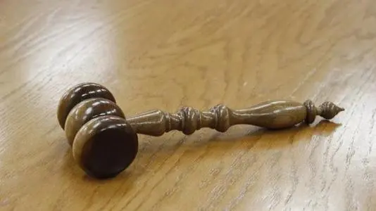 经济日报刊文：严打证券违法活动须扎牢法治“篱笆”