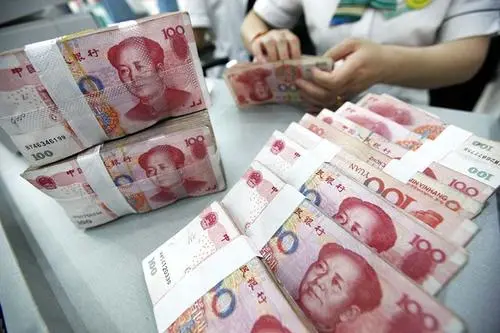 七月份人民币贷款增加一点零八万亿元