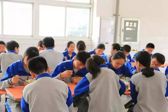 全国98%中小学实现封闭化管理