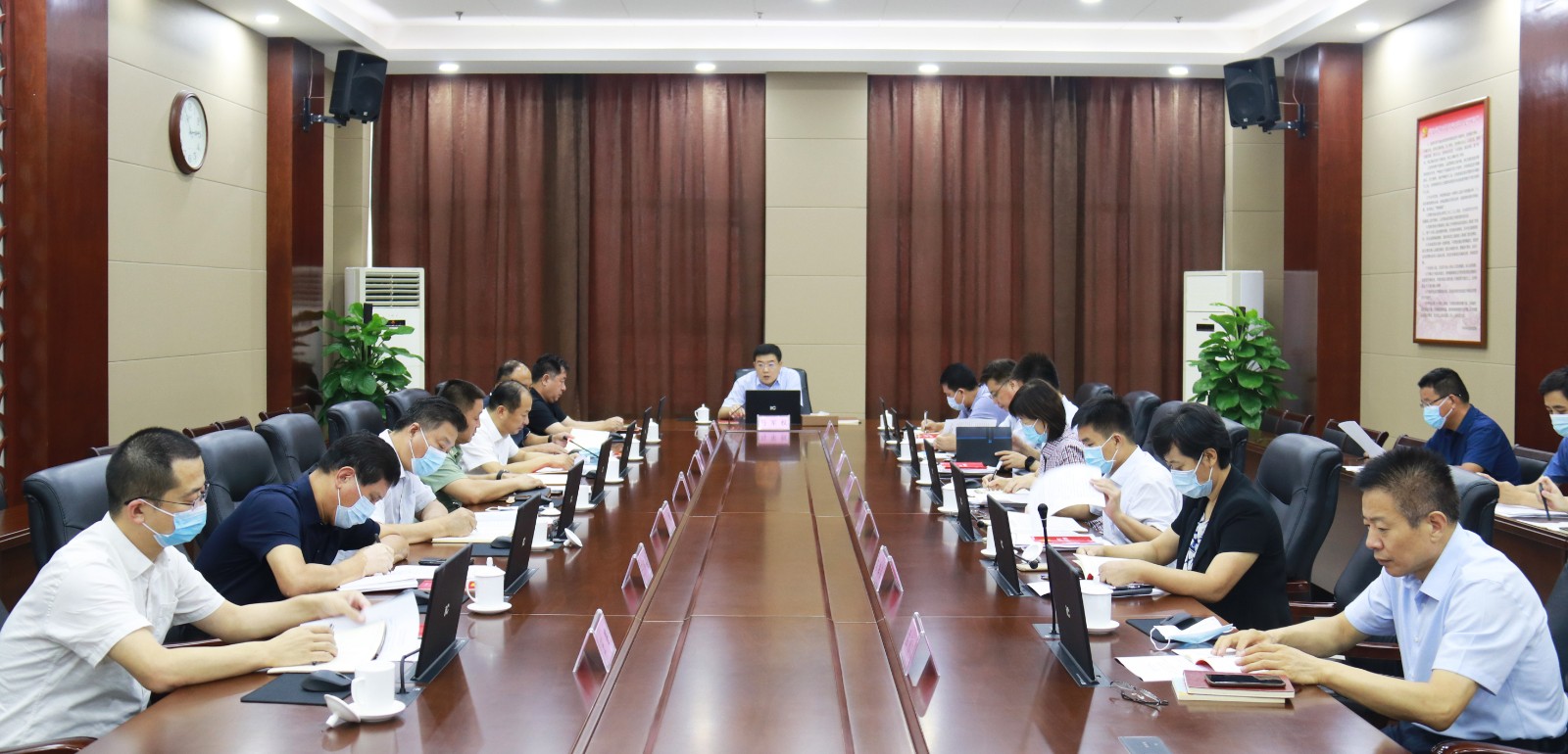 马军权主持召开东昌府区委常委会会议