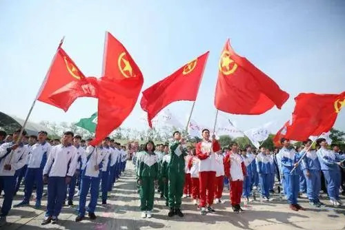 “希望学子”心向党 红色基因代代传