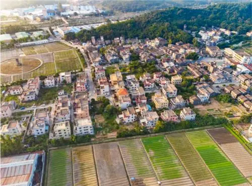 县乡村联动 加强县域商业体系建设