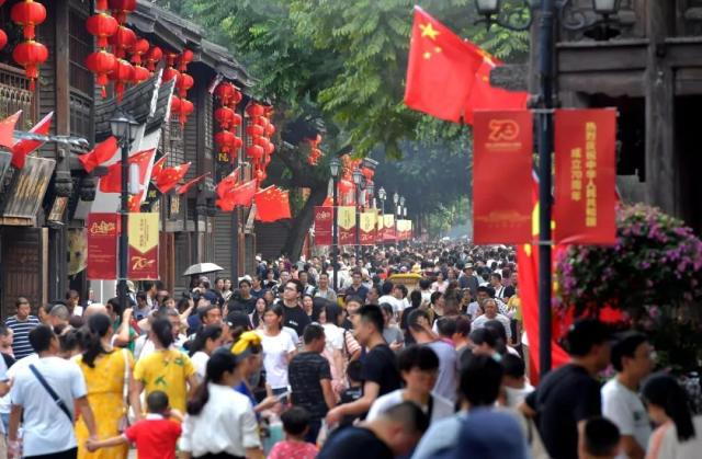 国庆假期将带动旅游消费 行业复苏趋势向好